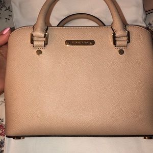Small Michael Kors purse with crossbody strap